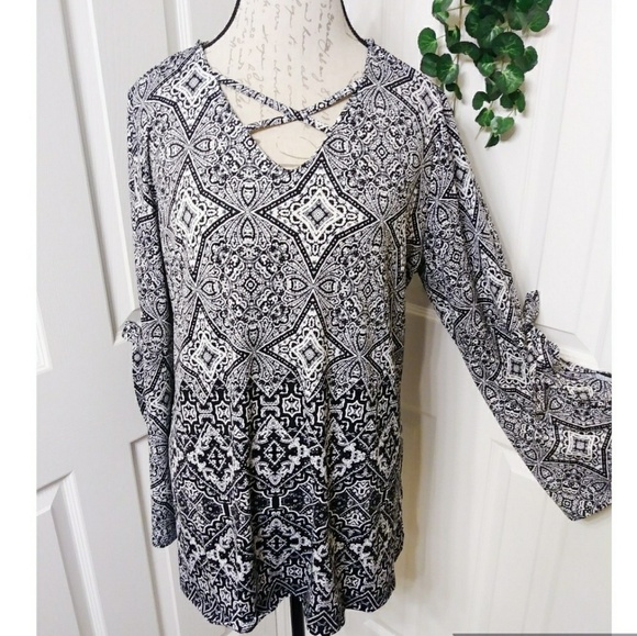 Avenue Tops - Avenue Split Bell Sleeve Black & White Top Sz 14